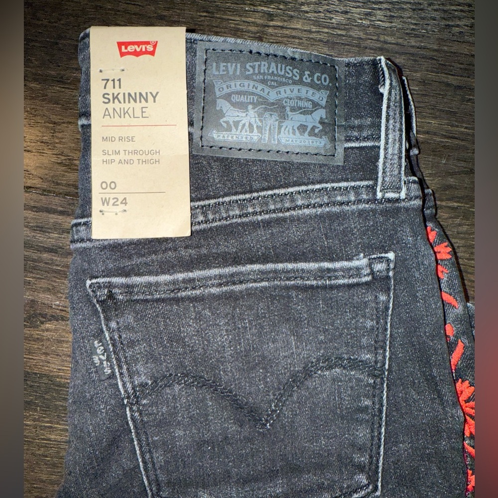 Levi's 711 Skinny Jeans